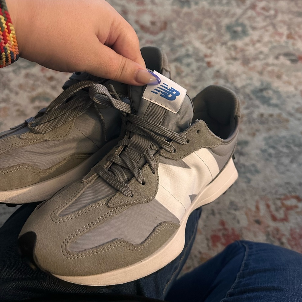 New Balance 327 Sneakers